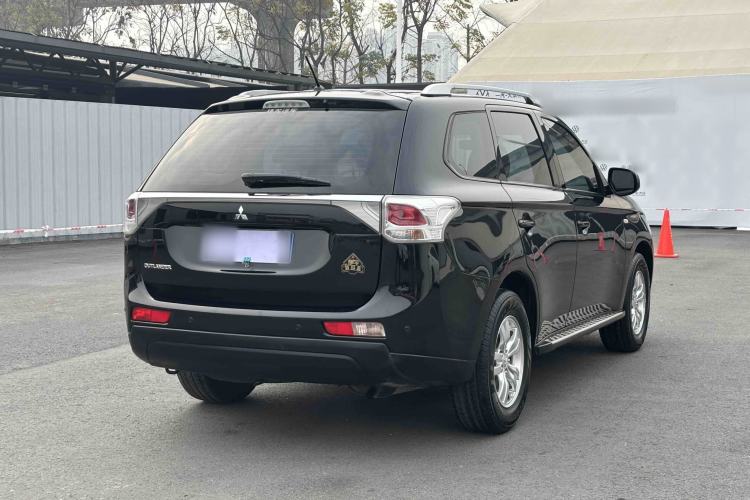 Used Mitsubishi Outlander (Import) 2013 2.0L Two-Wheel Drive Sport Navigation Version 5 Seats