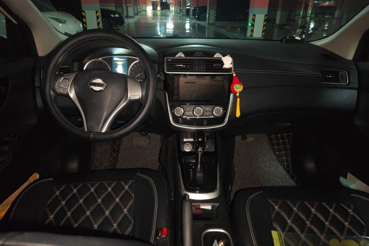 Used Nissan Tiida 2019 1.6L CVT Smart Drive Version China VI Standard Center Console