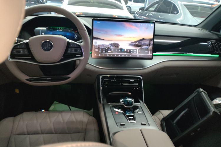 Used BYD Tang New Energy 2024 DM-i Glory Edition 112KM Prestige Model Center Console
