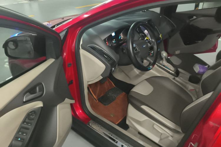 Used Ford Focus 2012 Sedan 1.6L Automatic Fashion Edition Driver Seat