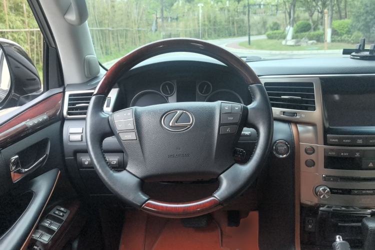 Used Lexus LX 2013 570
