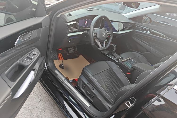 Used Volkswagen Passat 2023 Facelift 330TSI Prestige Edition Driver Seat