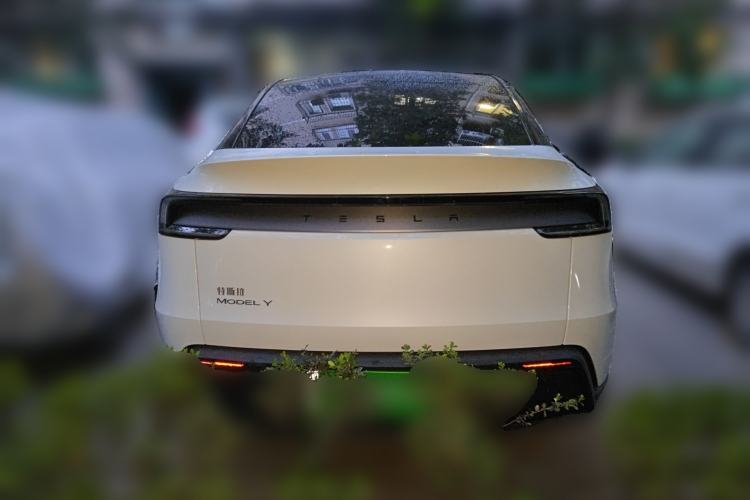 Used Tesla Model Y 2025 Rear-Wheel-Drive Version