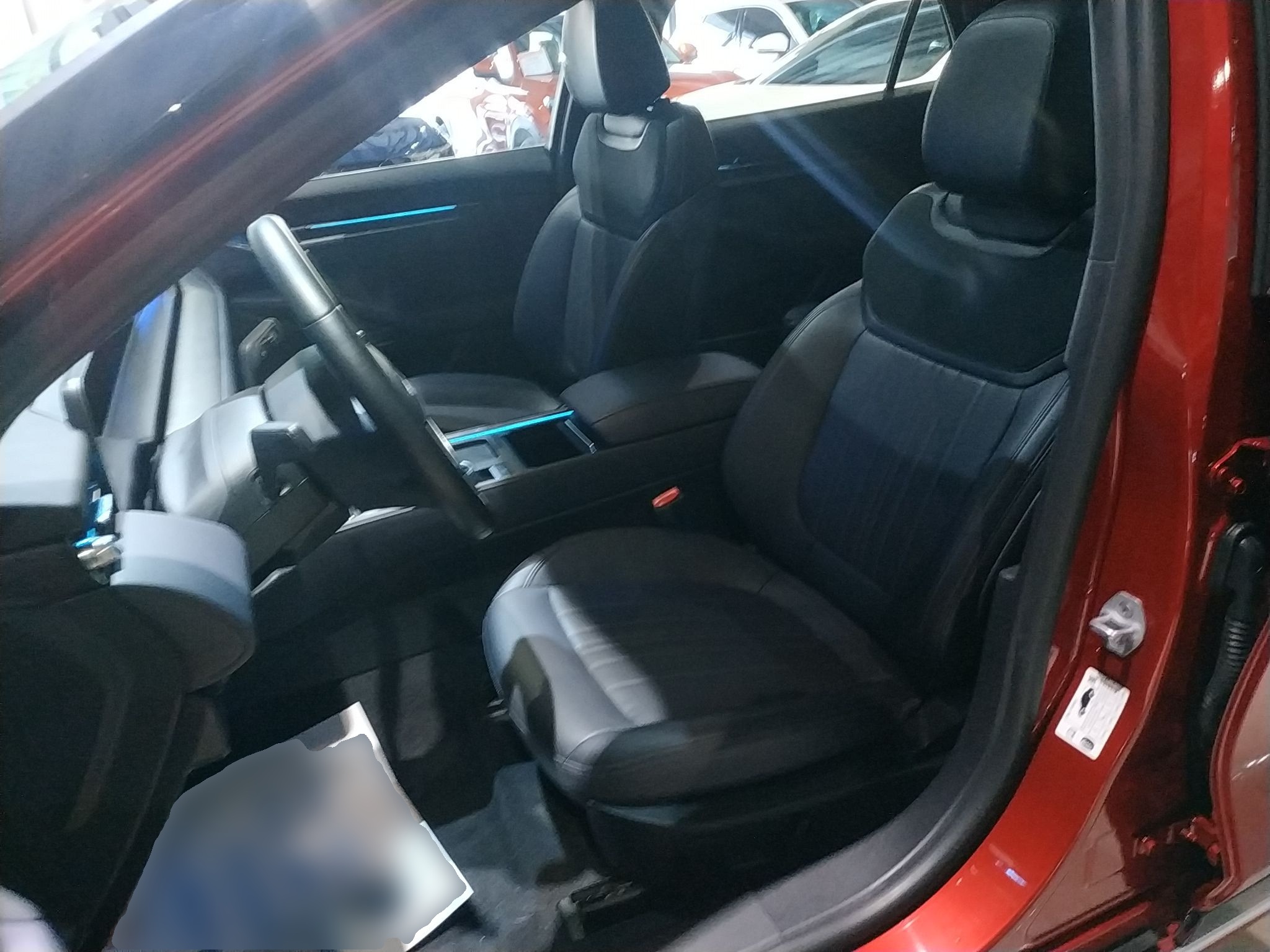 Переднее сиденье в автомобиле