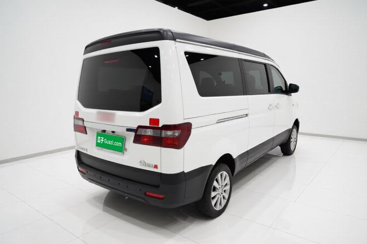 Used Jinbei Gold Hiace M Classic 2022 Panda Edition 1.5L Travel Lion Passenger Van 5 Seats