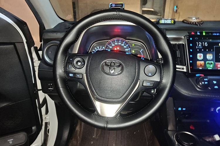 Used Toyota RAV4 2015 2.0L CVT Two-Wheel Drive Fashion Edition