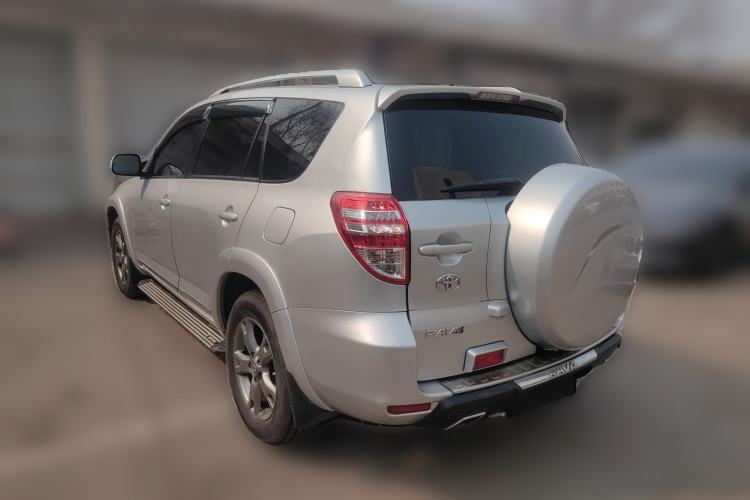 Used Toyota RAV4 2012 Luxurious 2.4L Automatic 4x4 with Stylish Features