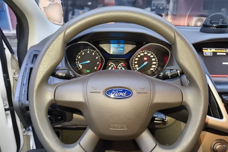 Used Ford Focus 2012 Sedan 1.6L Automatic Comfort Model Steering Wheel