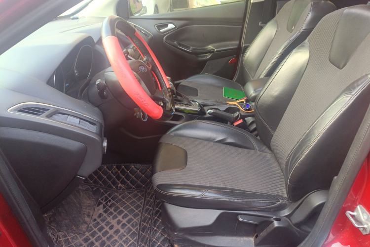 Used Ford Focus 2012 Sedan 1.6L Automatic Fashion Edition
