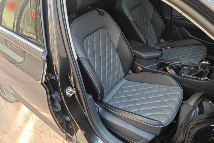 Used Volkswagen Sagitar 2023 300TSI DSG Excellence Edition Right Front Seat