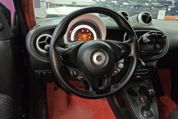 Used smart fortwo 2015 1.0L 52 kW hardtop Dynamic version