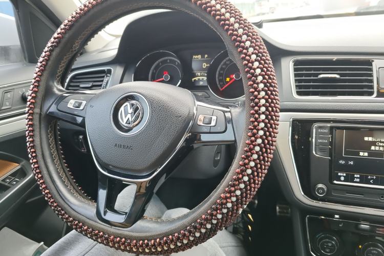 Used Volkswagen Cross Lavida 2017 230TSI DSG Luxury Edition
