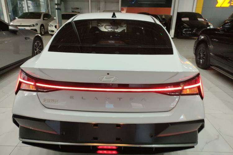 Used Hyundai Elantra 2023 1.5L CVT LUX Prestige Edition
