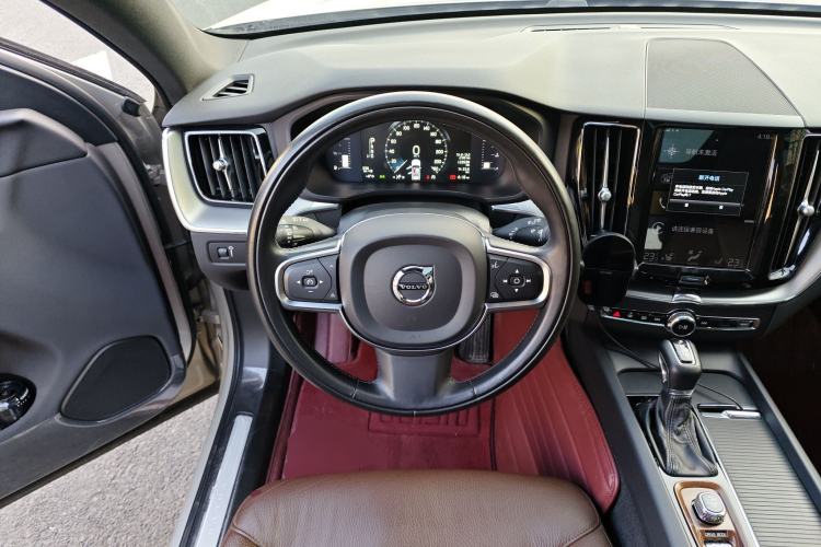 Used Volvo XC60 2021 T5 4x4 Smart Luxury Edition