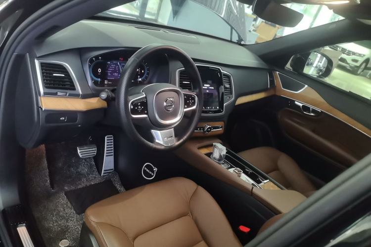 Used Volvo XC90 2024 B5 SmartDrive Luxury Edition 5 Seats Center Console