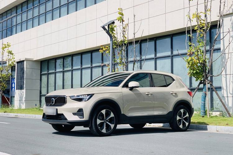 Used Volvo XC40 2024 B4 4x4 Smart Luxury Edition