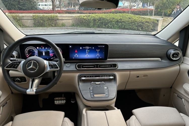 Used Mercedes-Benz V-Class 2024 V 300 L Long Wheelbase Prestige Edition Interior 5