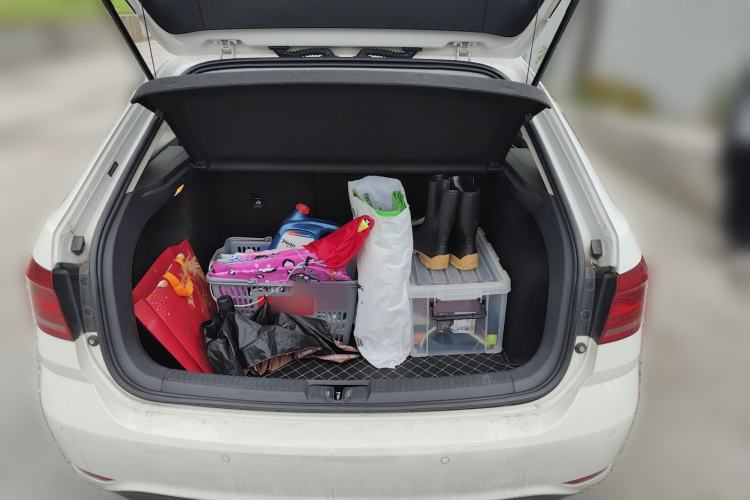 Used Volkswagen Gran Lavida 2015 1.6L Automatic Comfort Edition Trunk