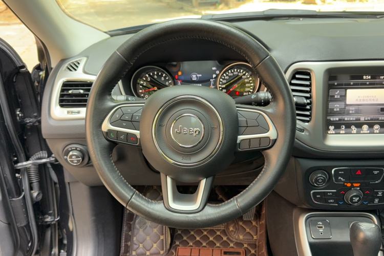 Used Jeep Compass 2017 200T Automatic Family Edition Steering Wheel