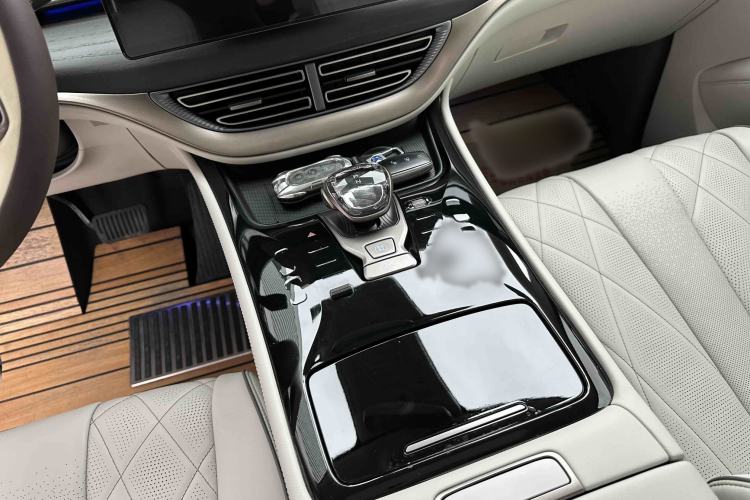 Used Denza D9 2022 DM-i 970 Four-Wheel Drive Flagship Model