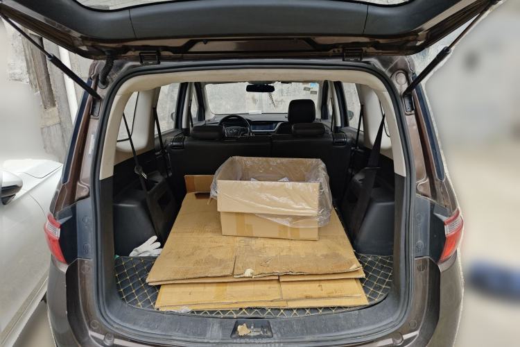 Used CHANGAN KAICHENG Oushang A600 2016 1.5L Manual Luxury 7-Seater Trunk