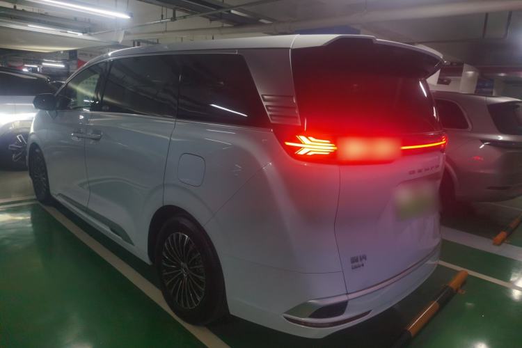 Used Denza D9 2022 DM-i 1040 Prestige Model
