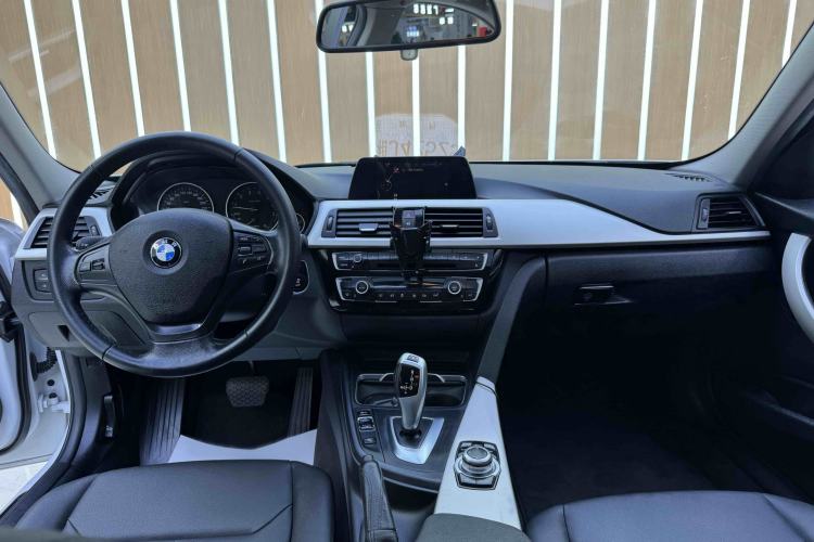 Used BMW 3 Series 2016 320i Fashion Model Interior 1