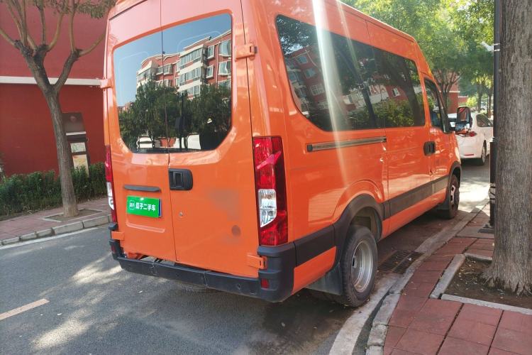 Used Iveco Eurocargo 2021 2.0T Manual Super Rui Long Wheelbase Short Overhang High Roof Side-Sliding Door F1A