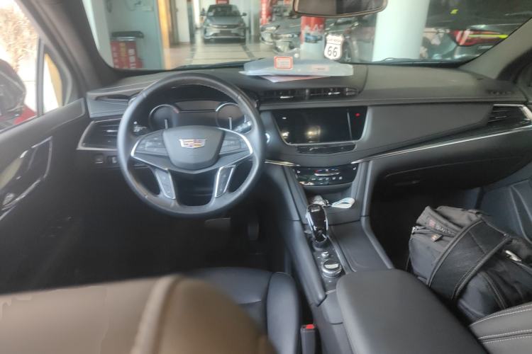 Used Cadillac XT5 2022 2.0T Two-Wheel Drive Luxury Version Center Console