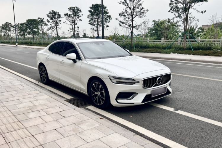 Used Volvo S60 2022 B4 Zhiyi Luxury Edition Exterior 2