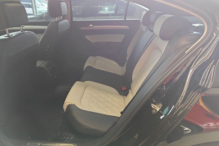 Used Volkswagen Magotan 2023 2 Million Units Limited Edition 330TSI DSG Leading Version Left Rear Seat