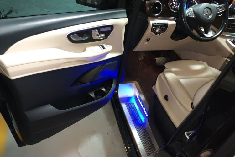 Used Mercedes-Benz V-Class 2022 V 260 Avantgarde Edition Driver Seat