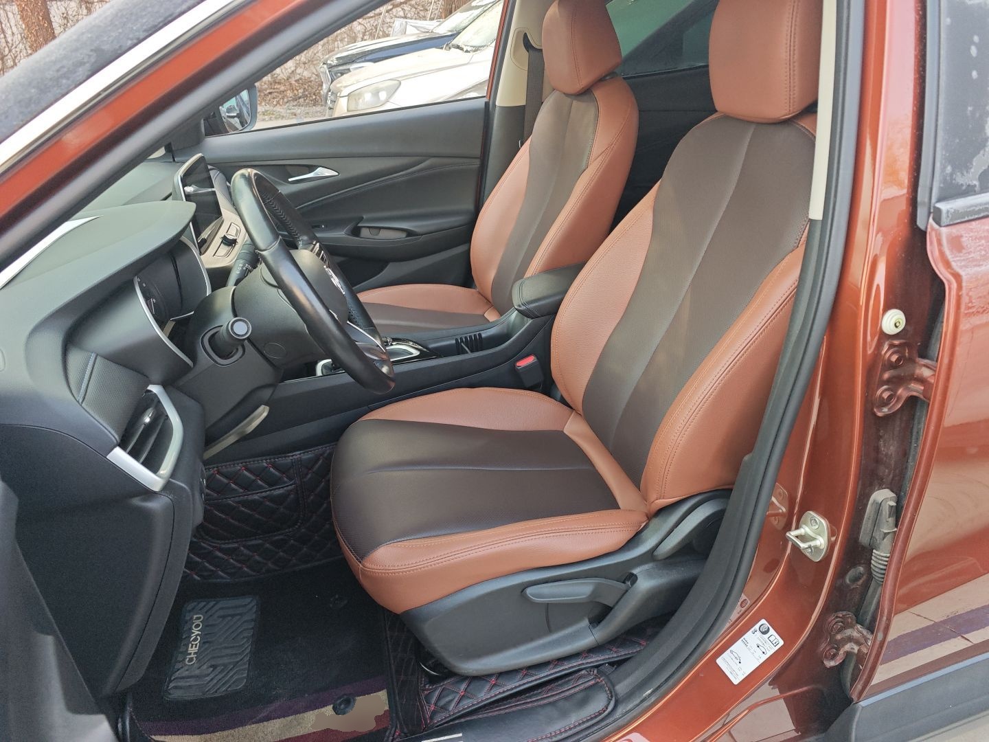 Переднее сиденье в автомобиле