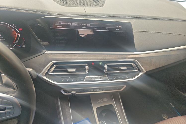 Used BMW X5 2022 Restyled xDrive 30Li Luxury Version M Sport Package Audio And AC Panel