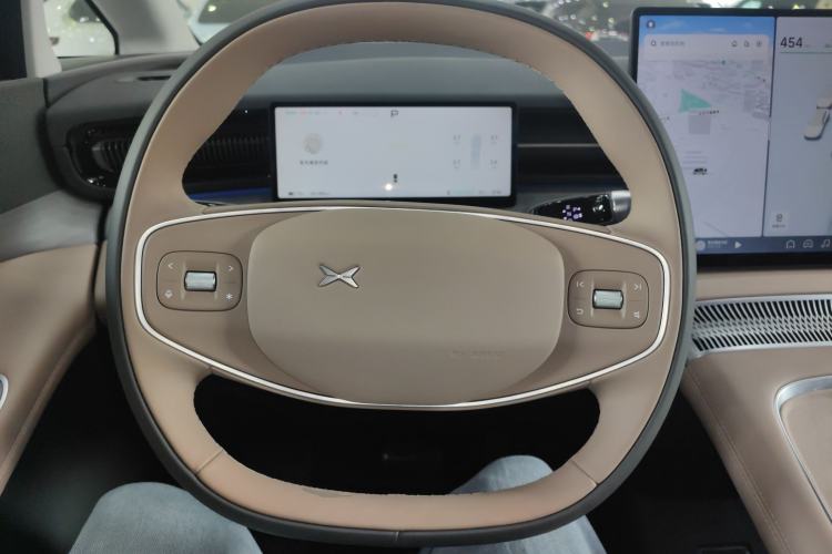 Used XPeng X9 2025 740 Ultra-Long Range Max Steering Wheel