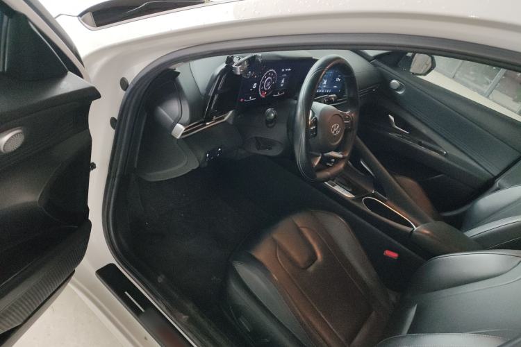 Used Hyundai Elantra 2021 1.5L CVT LUX Prestige Edition Driver Seat