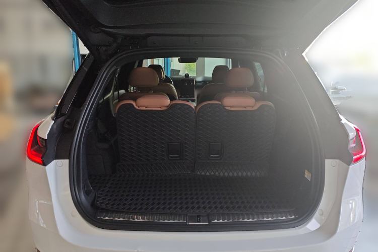 Used Nio ES8 2022 75 kWh Signature Edition Six-Seater Trunk