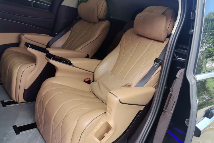 Used Denza D9 2024 DM-i 980 Four-Wheel Drive Flagship Model
