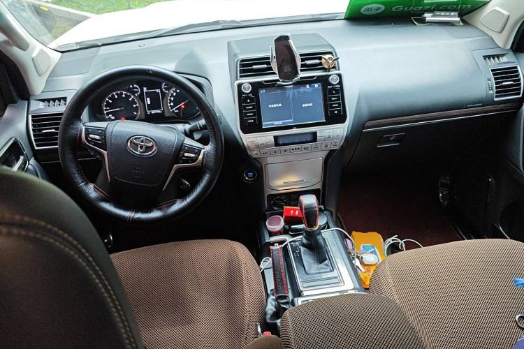 Used Toyota Prado 2018 3.5L Automatic TX-L Center Console