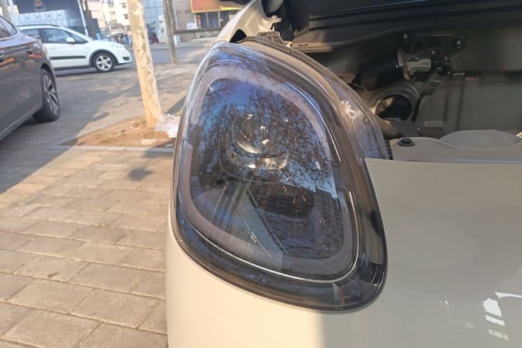 Used Wuling Hongguang MINIEV 2025 Four-Door Version Advanced Edition Right Front Headlight