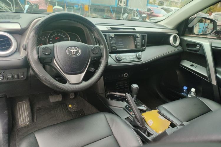 Used Toyota RAV4 2016 2.0L CVT Two-Wheel Drive Fashion Edition China V Standard

