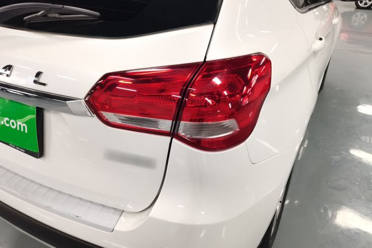 Used Haval H2 2018 Chuanxiang Edition 1.5T Dual-Clutch Two-Wheel Drive ZhiShang Model China V Standard
