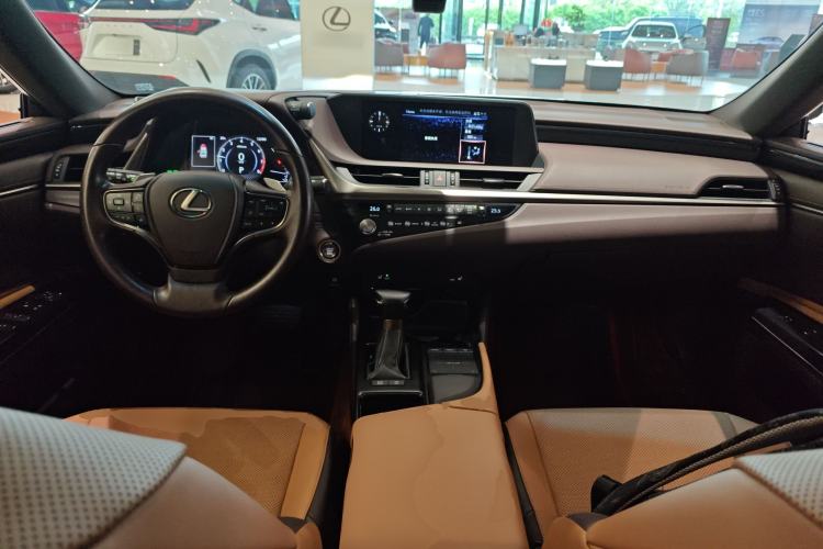 Used Lexus ES 2020 200 Luxury Edition Center Console