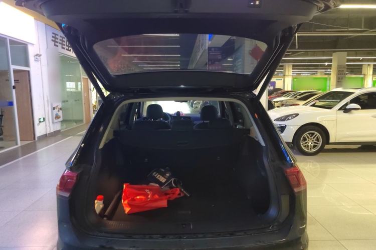 Used Volkswagen Tiguan L 2019 330TSI Automatic Two-Wheel Drive Smart Luxury Version China VI Standard Trunk