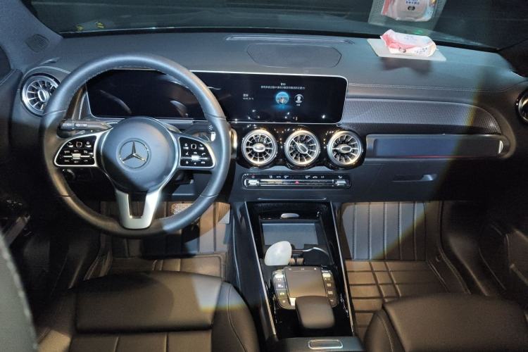 Used Mercedes-Benz GLB 2020 Updated GLB 200 Dynamic Edition Center Console