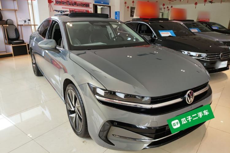 Used Volkswagen Magotan 2024 380TSI DSG Ultimate Edition Front Right 45 Deg