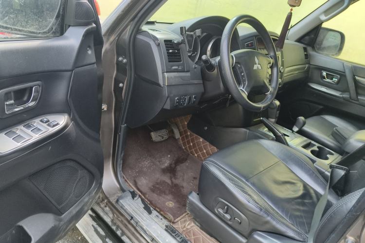 Used Mitsubishi Pajero 2010 3.0L Automatic Luxury Edition Driver Seat