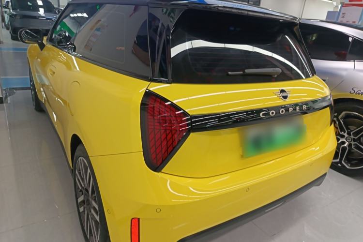 Used MINI Electric COOPER 2024 456km COOPER E Classic Edition
