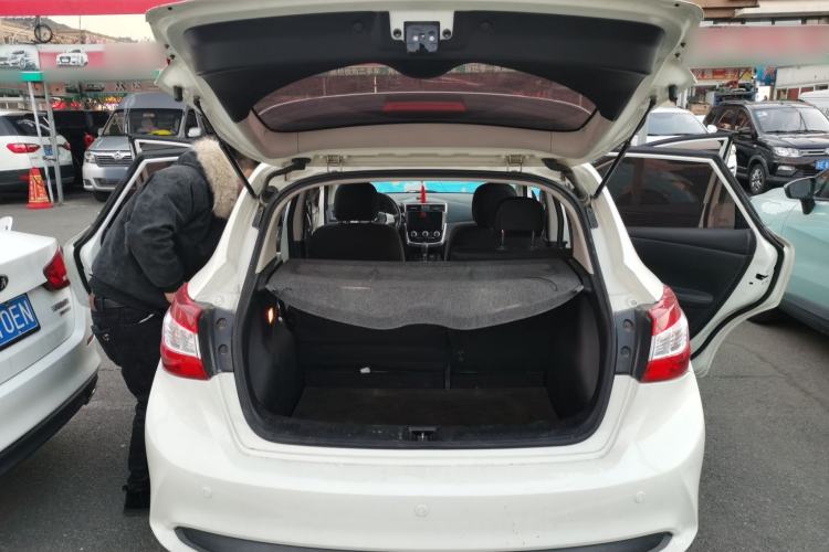 Used Nissan Tiida 2016 1.6L CVT Cool Dynamic Edition