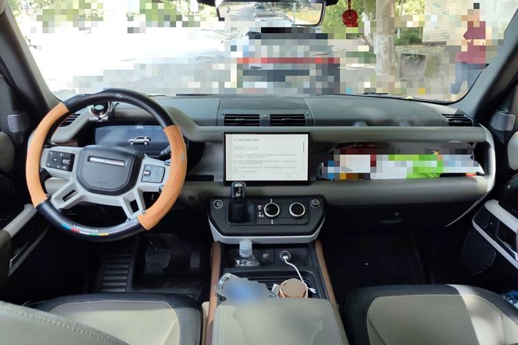 Used Land Rover Defender 2022 110 P400 X-DYNAMIC HSE Center Console